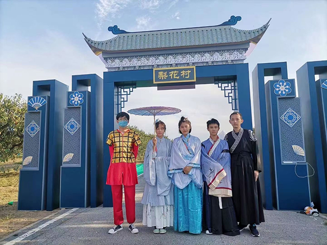 群演實(shí)景拍攝